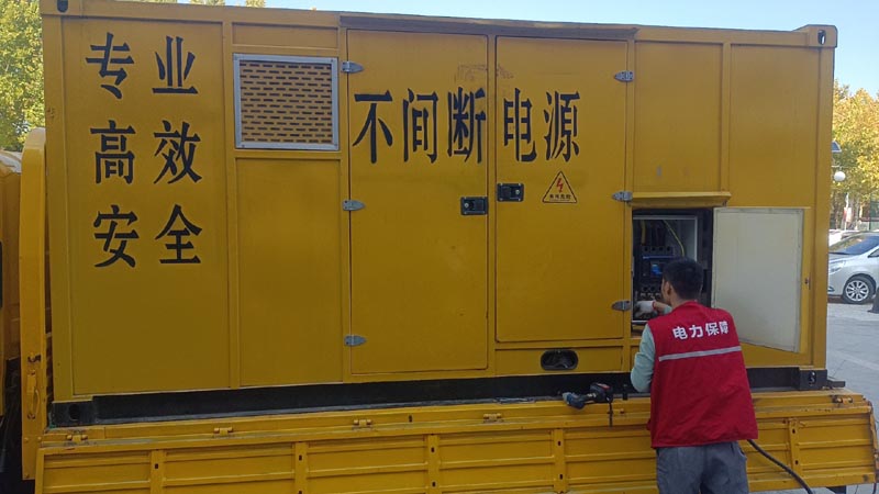 盘县柴油发电机组和UPS电源配合使用时，如何避免切换过程中的电力中断？